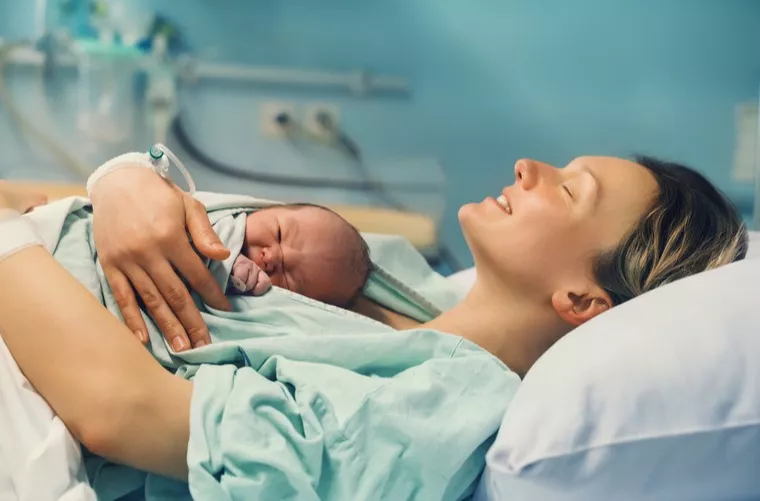 El pinzamiento tardío del cordón umbilical puede prevenir futuras anemias en el recién nacido