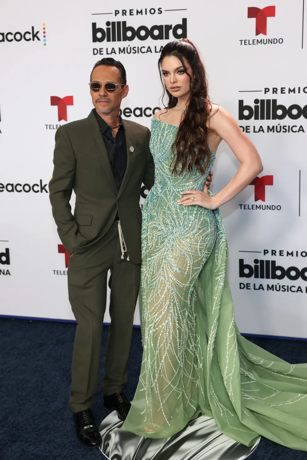 Marc Anthony y Nadia Ferreira en los Billboards 2023.